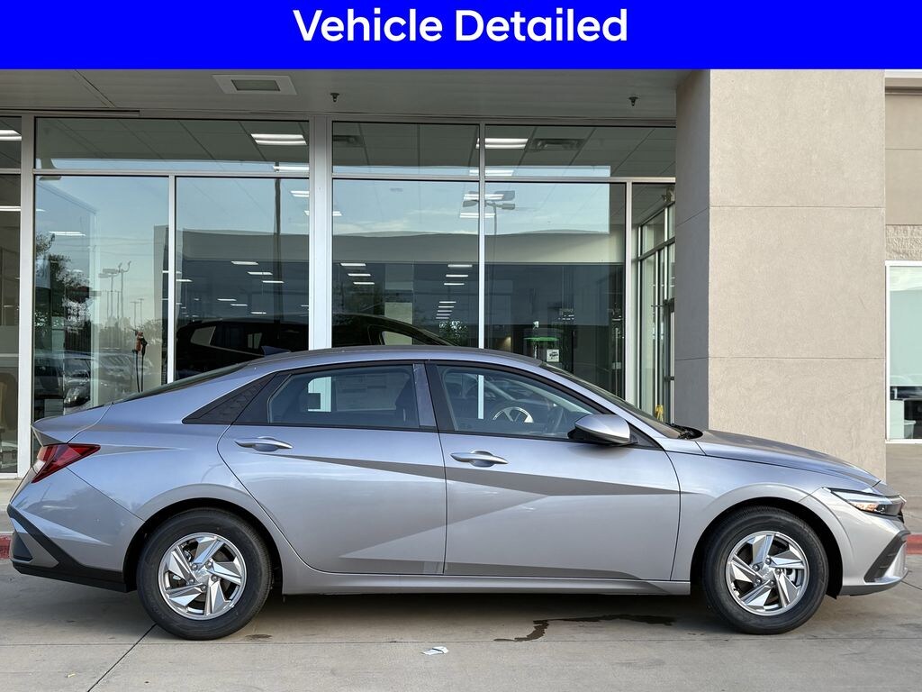New 2025 Hyundai Elantra SE Sedan