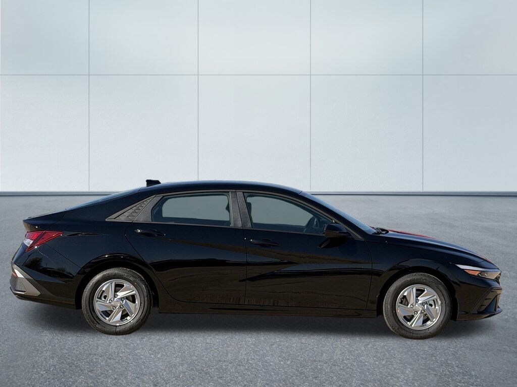 New 2026 Hyundai Elantra SE Sedan