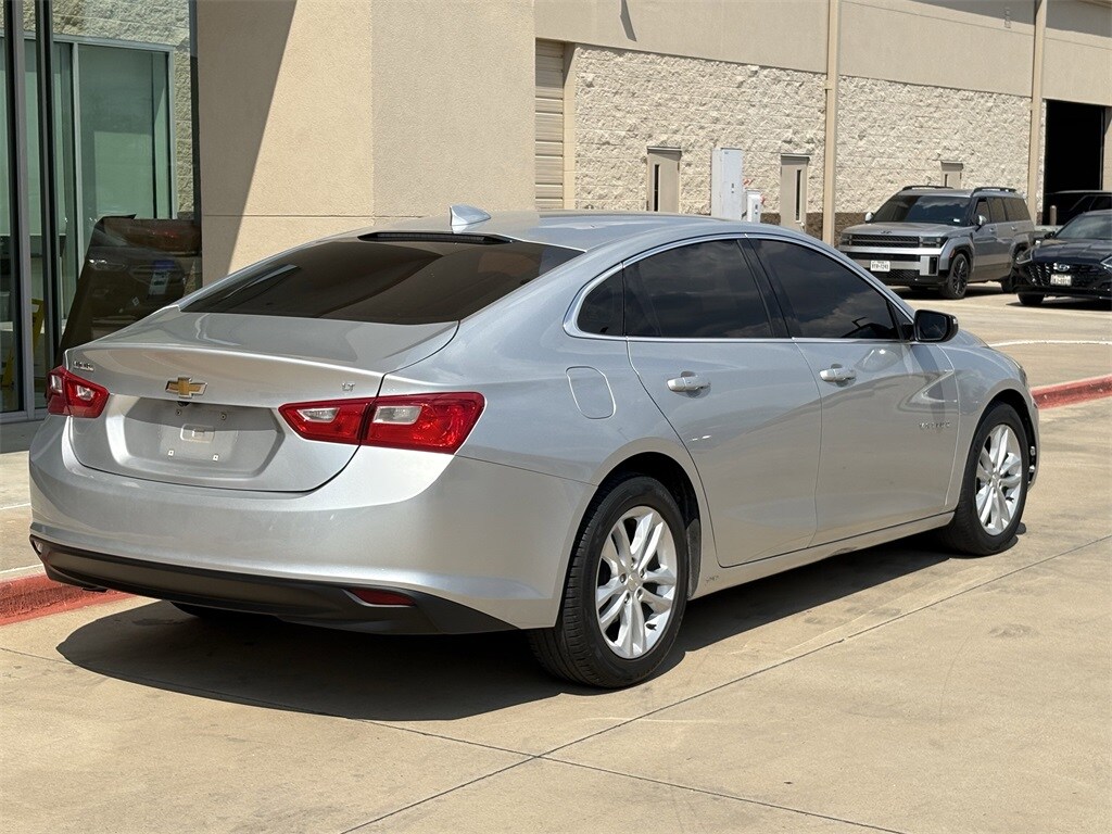 2017 Chevrolet Malibu 1LT photo 3
