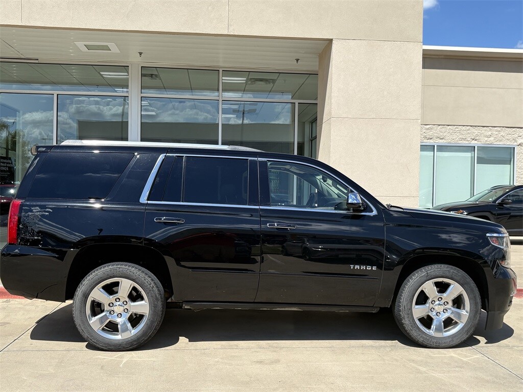 2019 Chevrolet Tahoe Premier photo 2