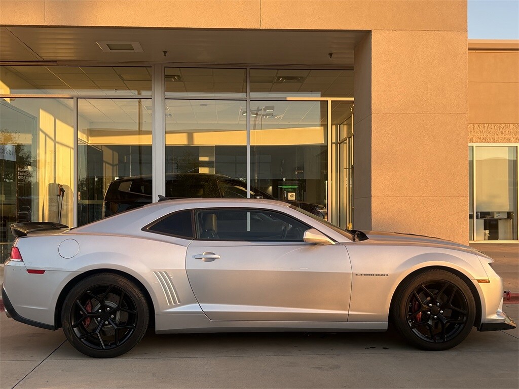 2015 Chevrolet Camaro 2SS photo 2