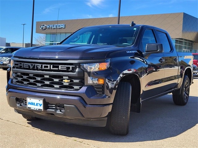 2023 Chevrolet Silverado 1500 Custom photo 2
