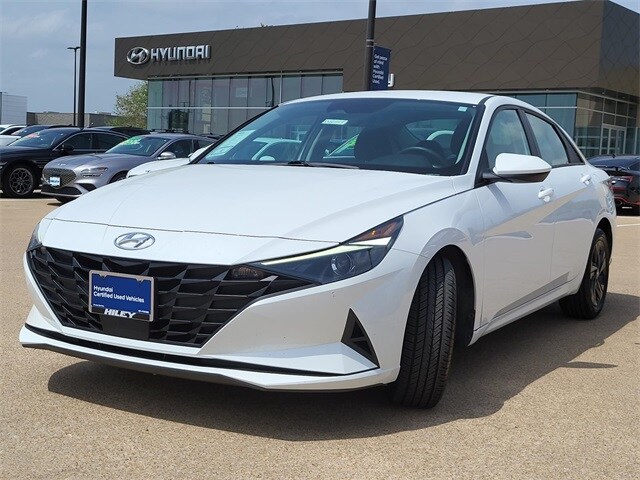 2021 Hyundai Elantra SEL photo 2