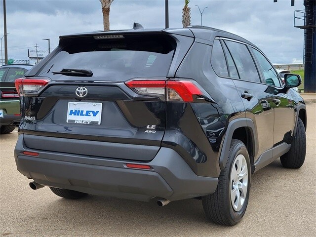 2021 Toyota RAV4 LE photo 4