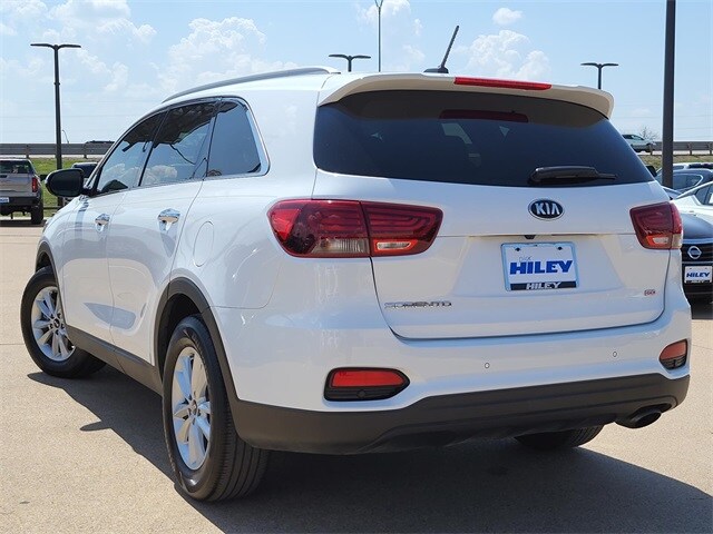 2020 Kia Sorento LX photo 3