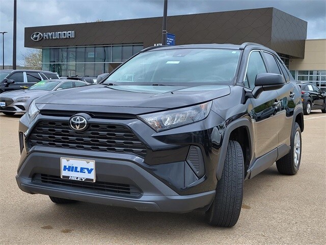 2021 Toyota RAV4 LE photo 2