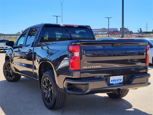 2023 Chevrolet Silverado 1500 Custom photo 3