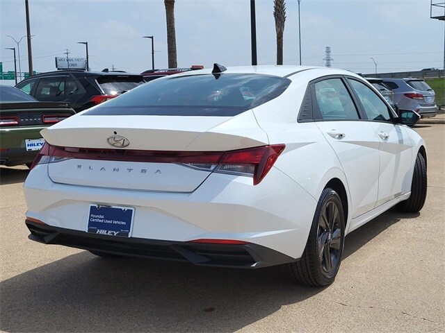 2021 Hyundai Elantra SEL photo 4