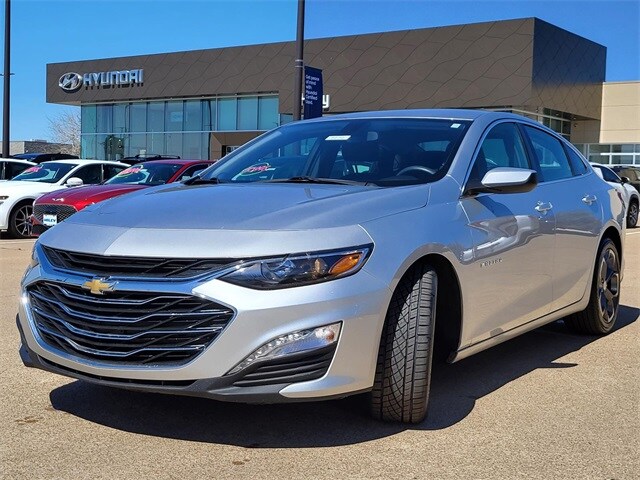 2022 Chevrolet Malibu 1LT photo 2