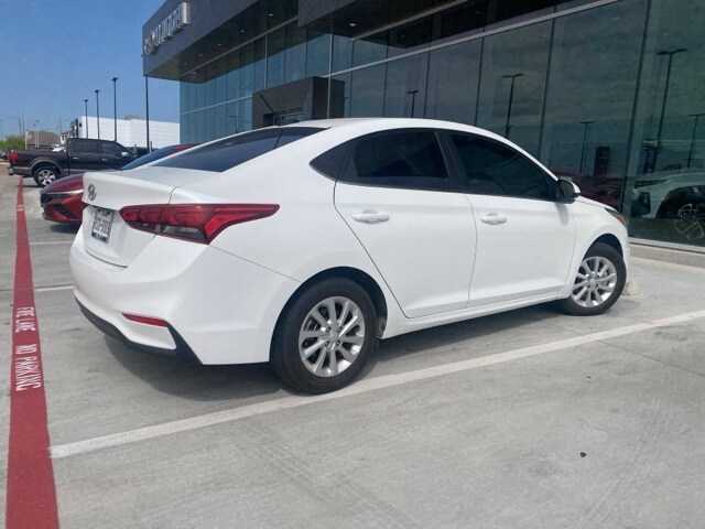 2022 Hyundai Accent SEL photo 2