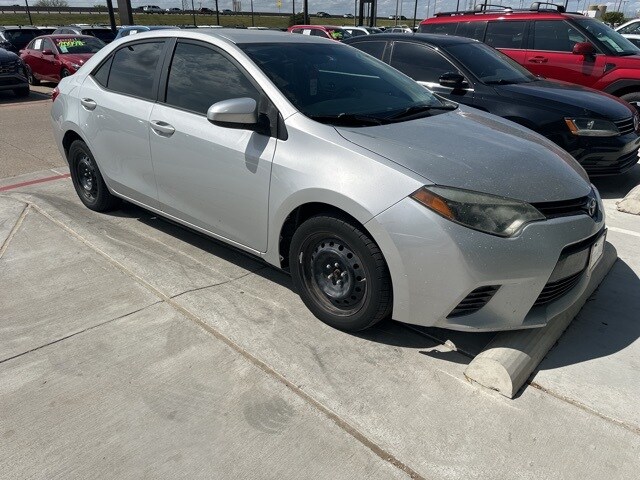 2015 Toyota Corolla LE photo 4