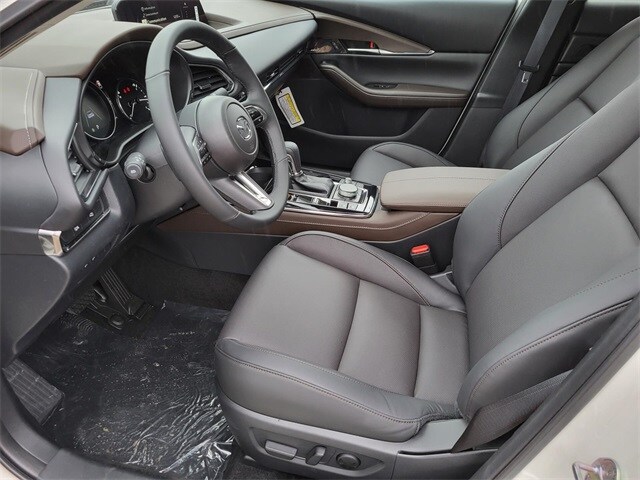 2025 Mazda CX-30 Premium - Photo 16