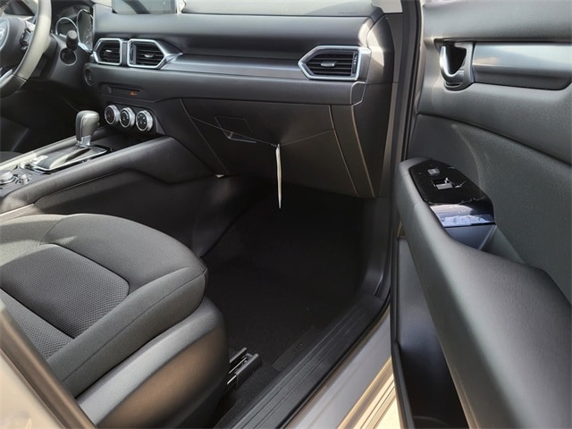 2025 Mazda CX-5 S - Photo 7