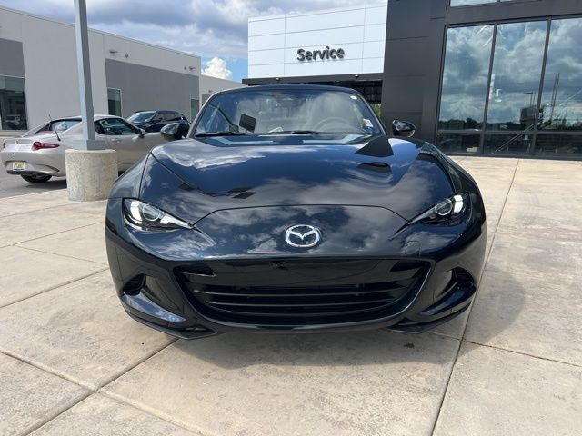 2025 Mazda MX-5 Miata Miata RF Grand Touring photo 2
