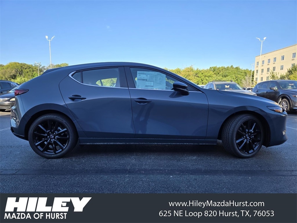 2026 Mazda Mazda3 Hatchback 2.5 s Carbon photo 2
