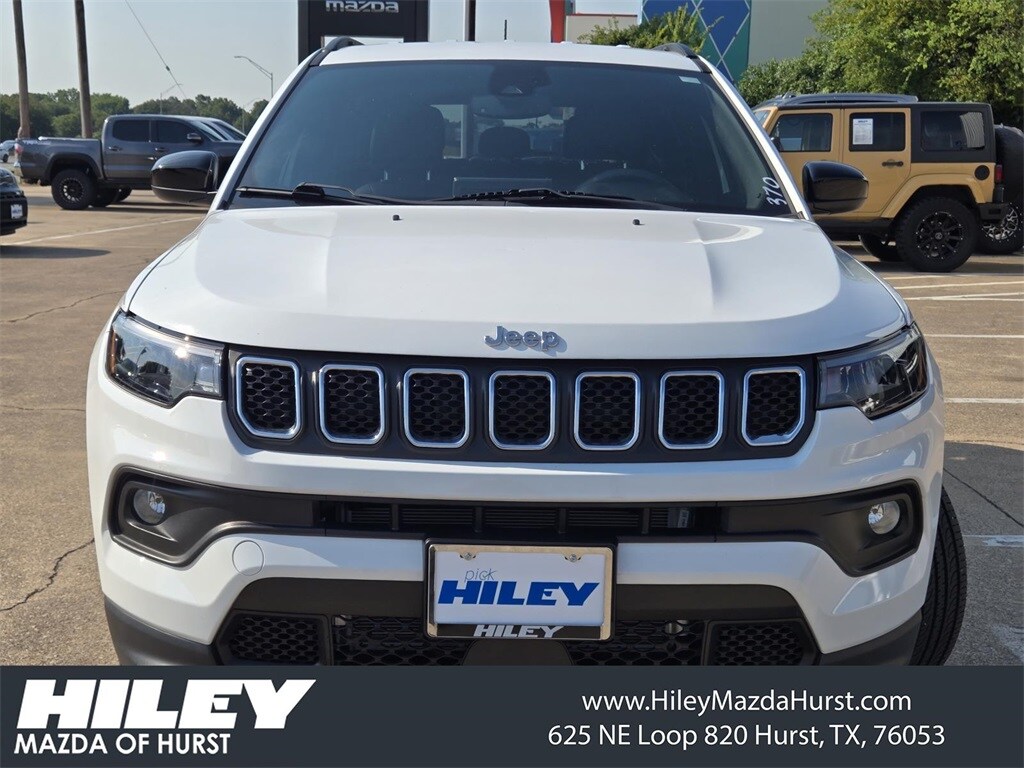 2023 Jeep Compass Latitude Lux photo 2