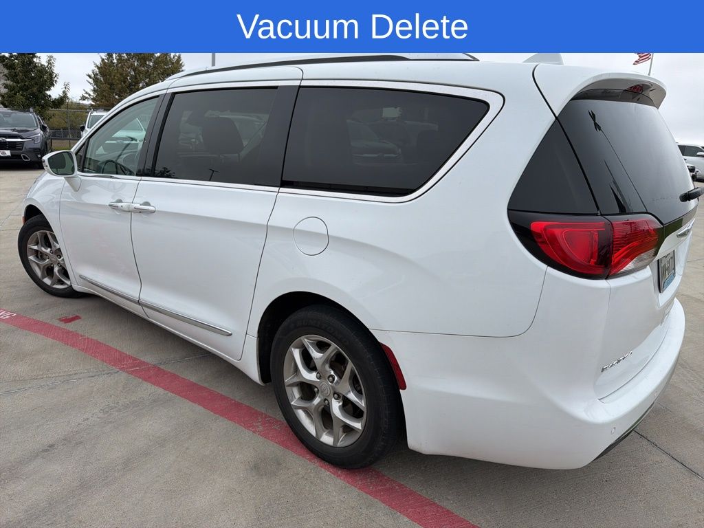 2018 Chrysler Pacifica Limited photo 2