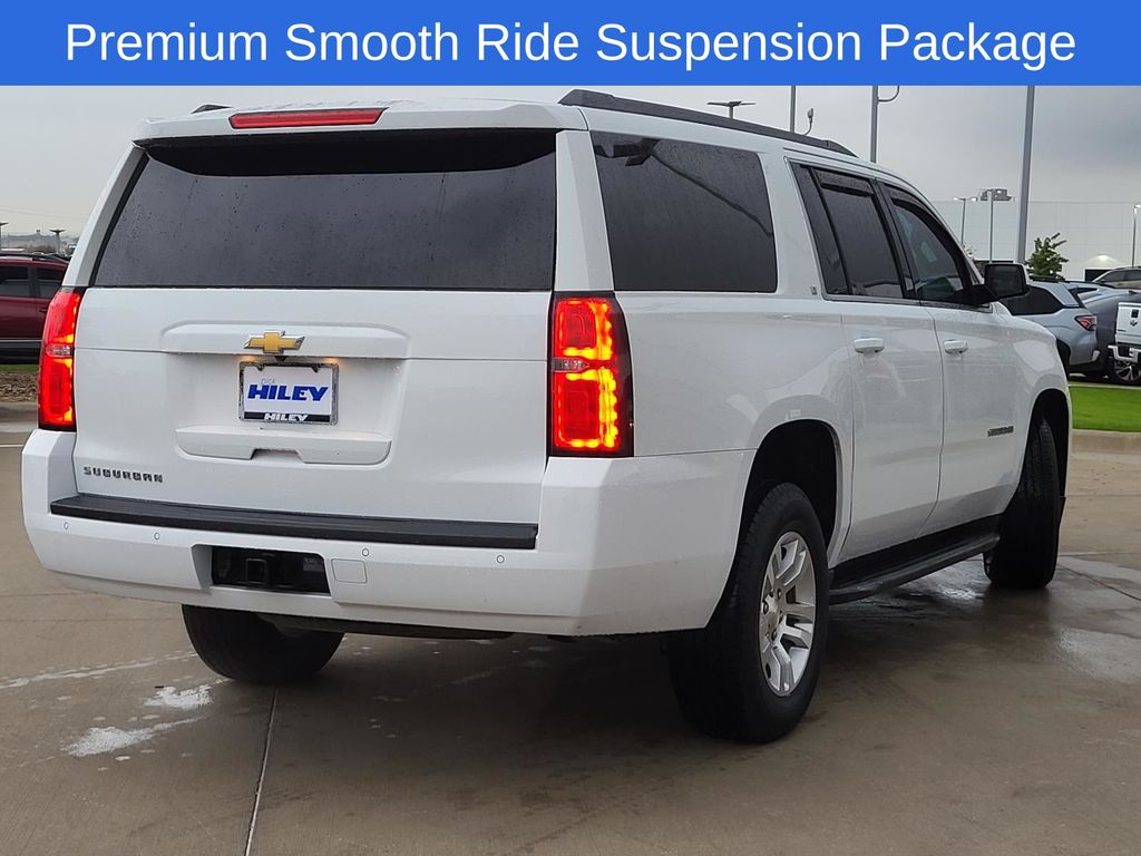 2019 Chevrolet Suburban LT photo 4
