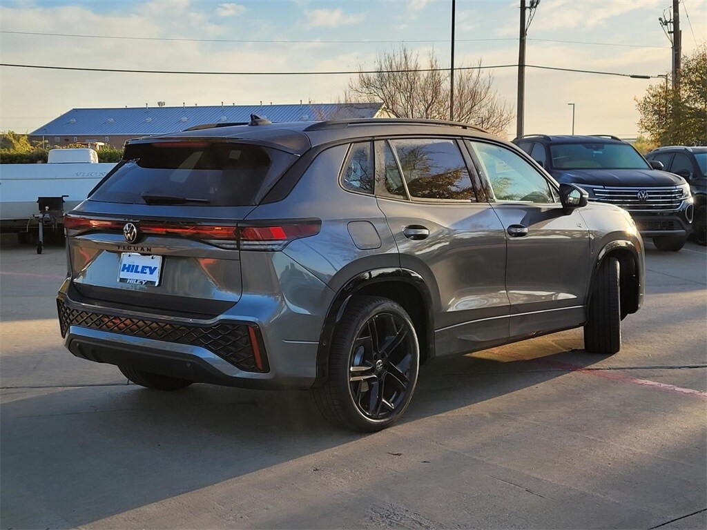 2026 Volkswagen Tiguan SE R-Line Black photo 3