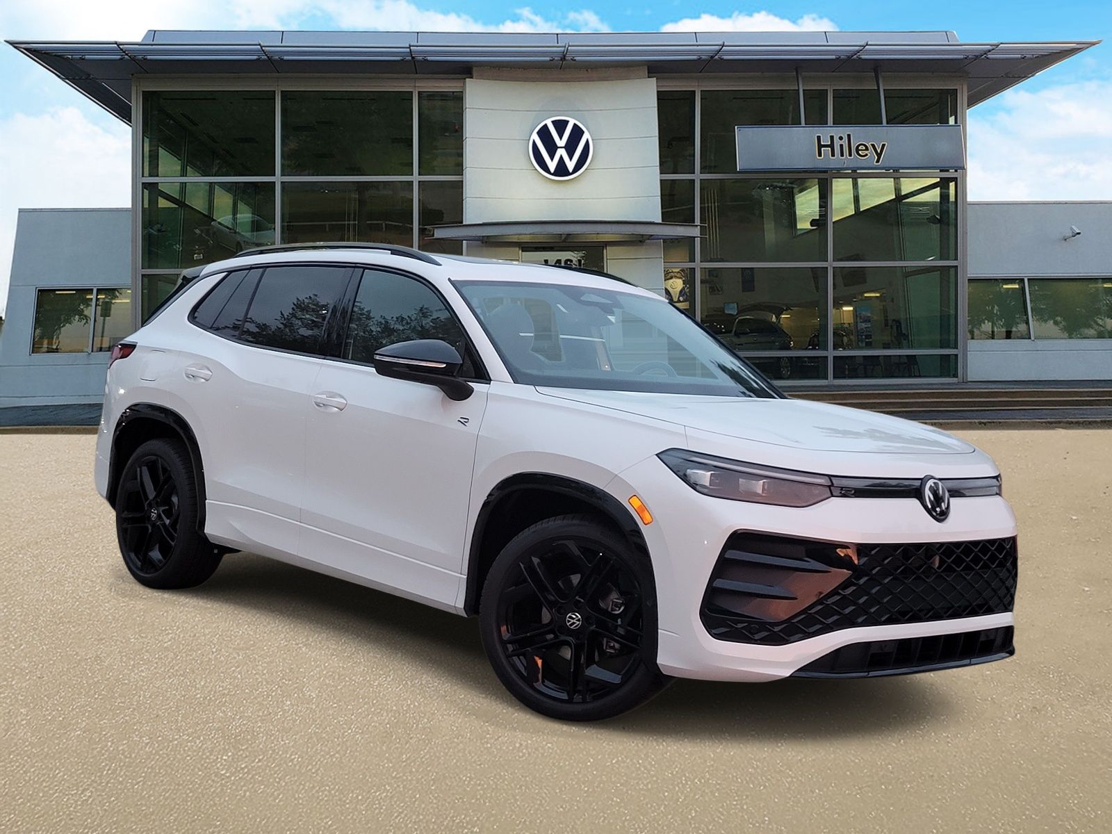 2026 Volkswagen Tiguan 2.0T SE R-Line Black's photo