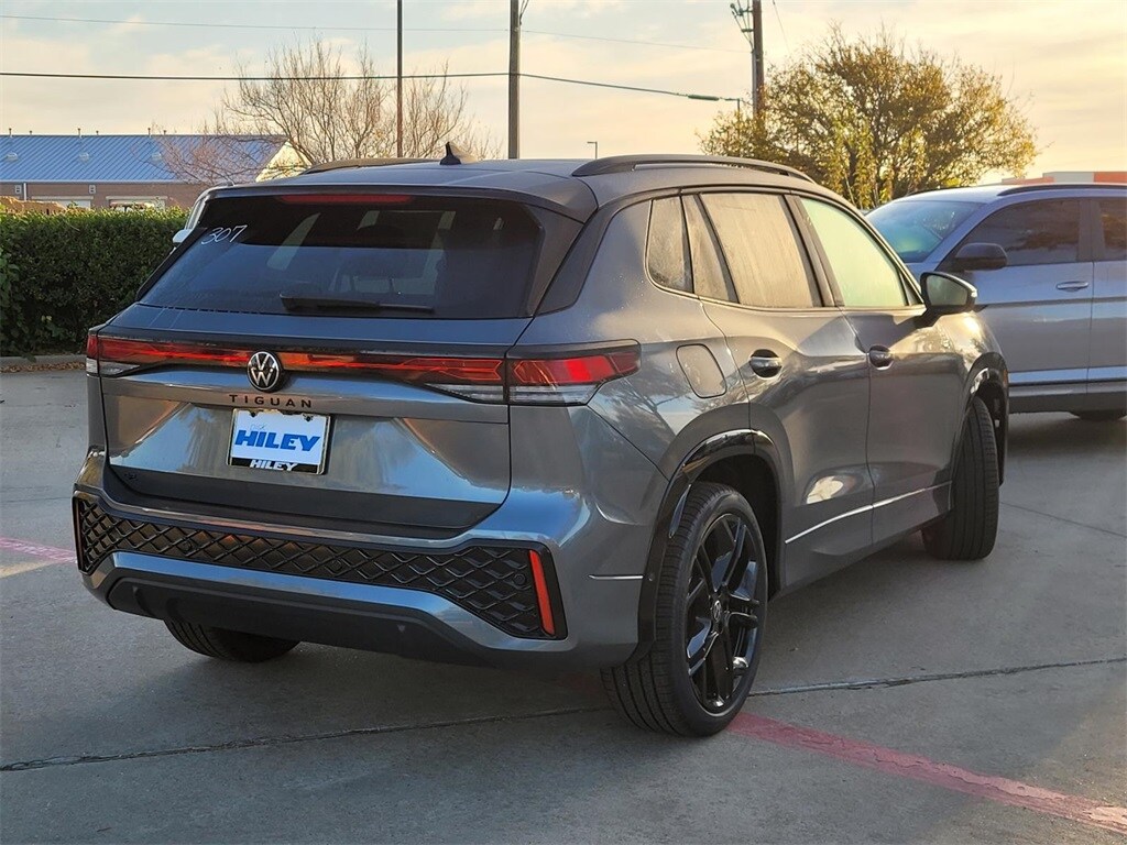 2026 Volkswagen Tiguan SE R-Line Black photo 3