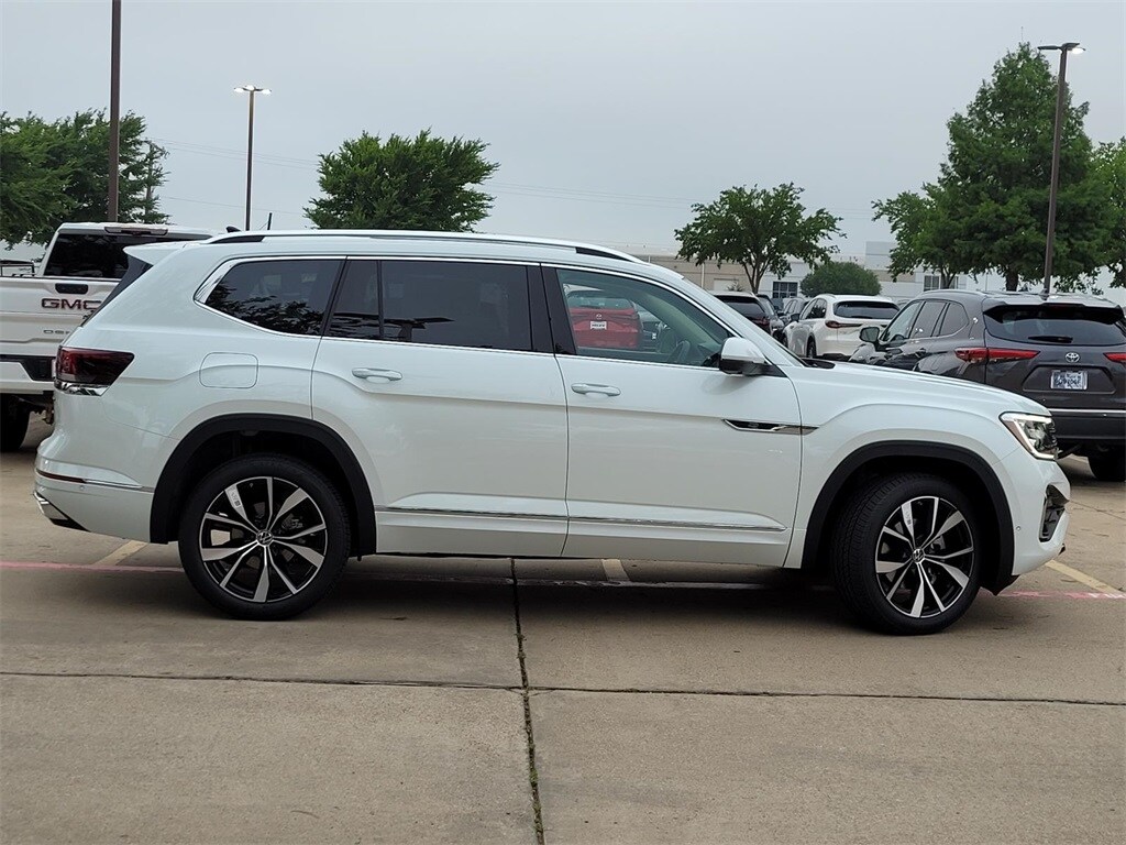 2025 Volkswagen Atlas SEL Premium R-Line photo 2