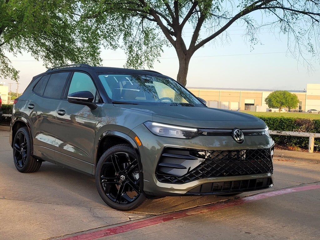 New 2026 Volkswagen Tiguan 2.0T SE R-Line Black SUV