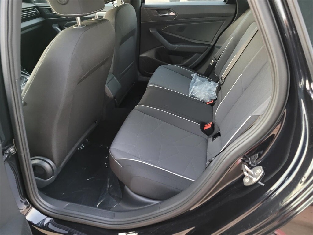 2025 Volkswagen Jetta 1.5T Sport photo 4