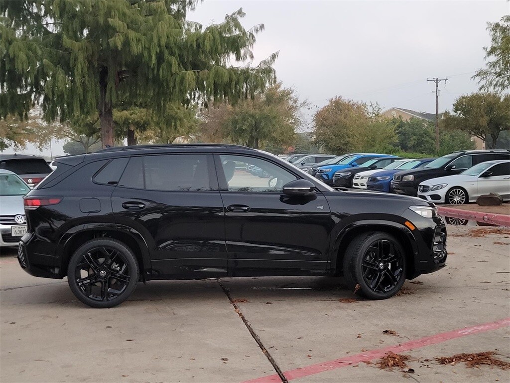 New 2026 Volkswagen Tiguan 2.0T SE R-Line Black SUV