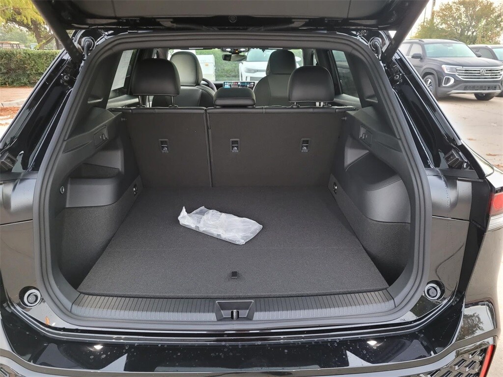 New 2026 Volkswagen Tiguan 2.0T SE R-Line Black SUV