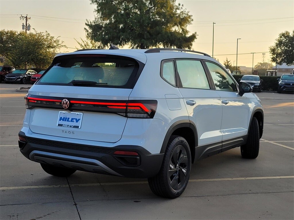2025 Volkswagen Taos S photo 3