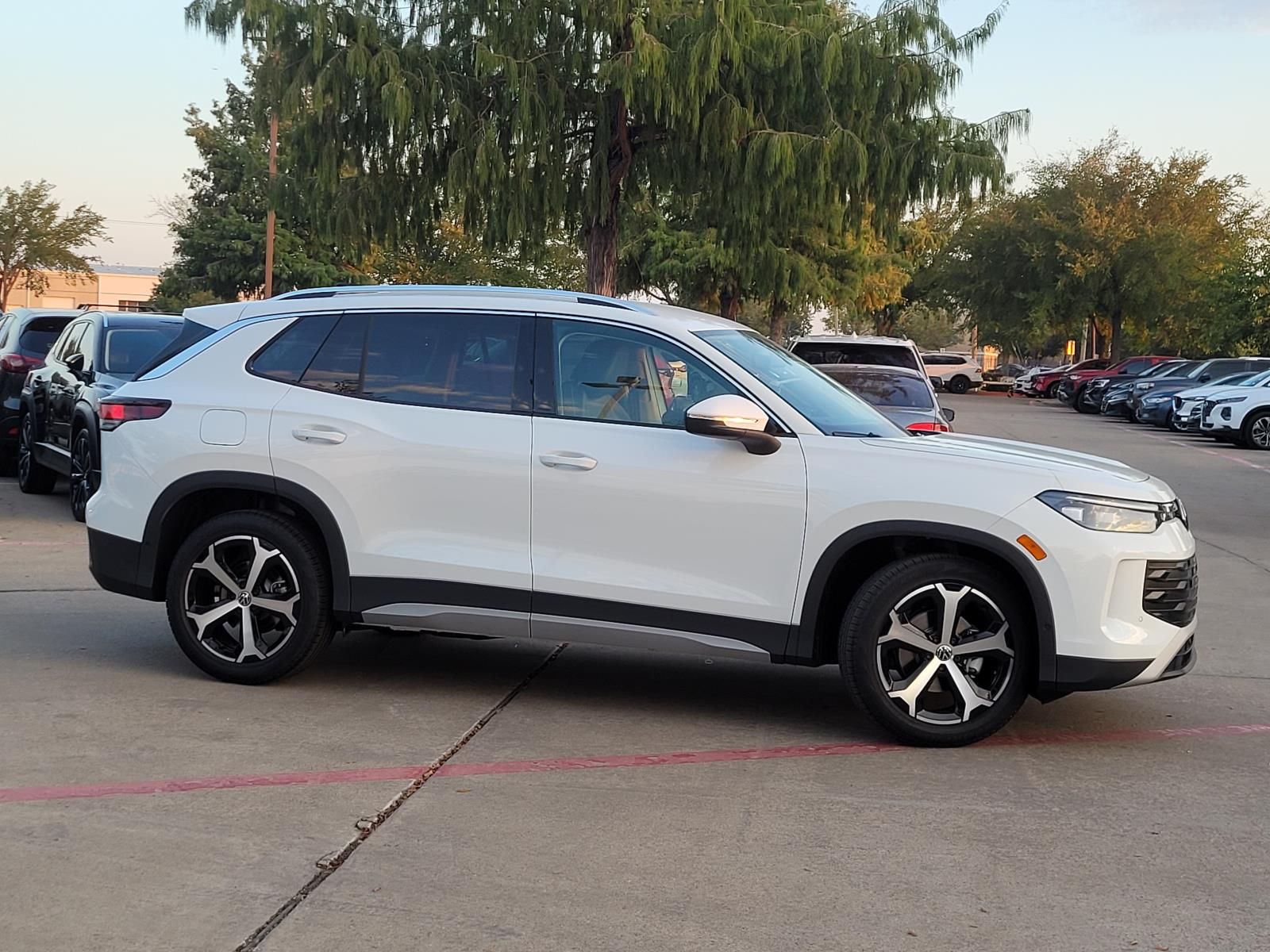 New 2026 Volkswagen Tiguan SE SUV