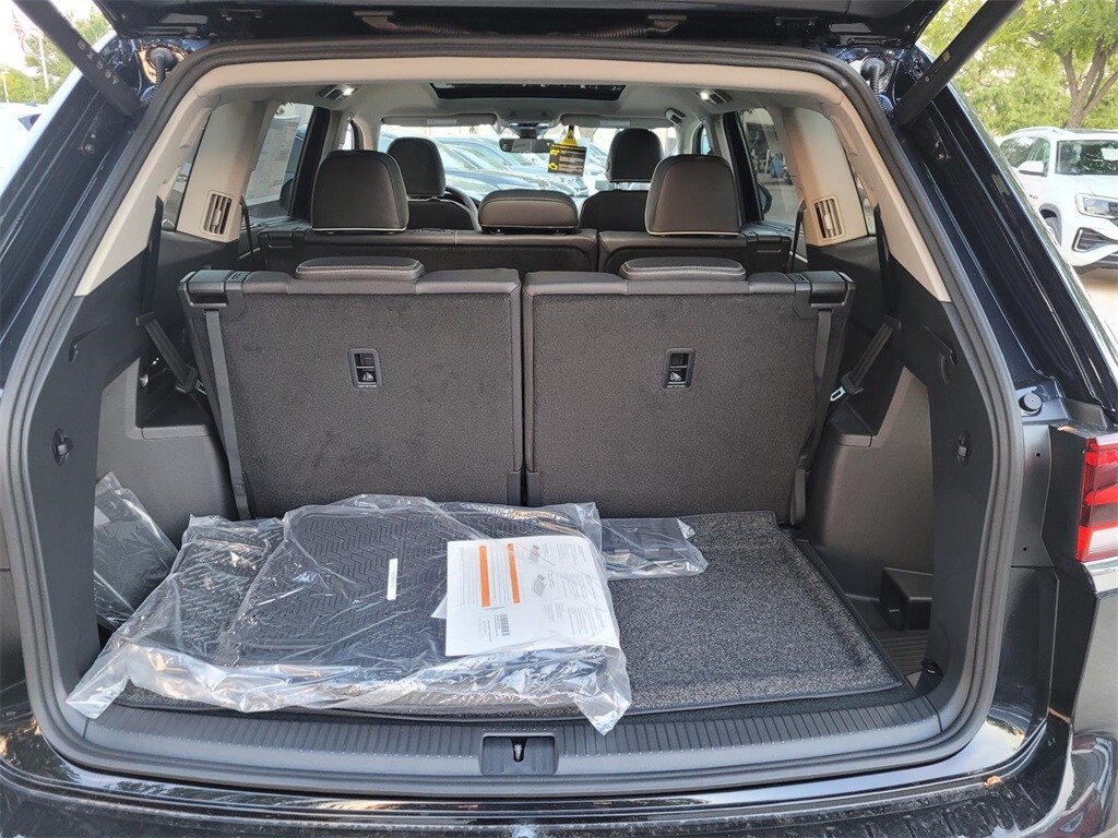2026 Volkswagen Atlas SEL Premium R-Line photo 4