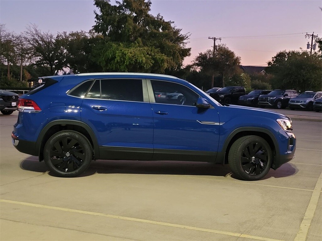 2025 Volkswagen Atlas Cross Sport SE Technology photo 2