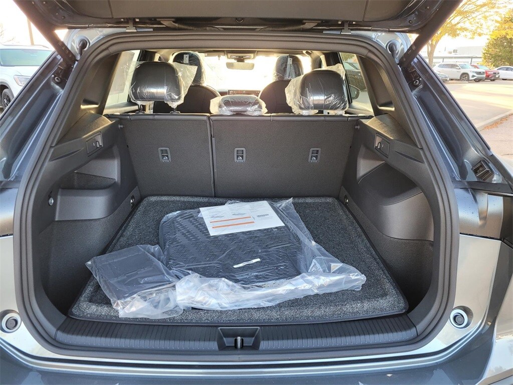 2026 Volkswagen Tiguan SE R-Line Black photo 4