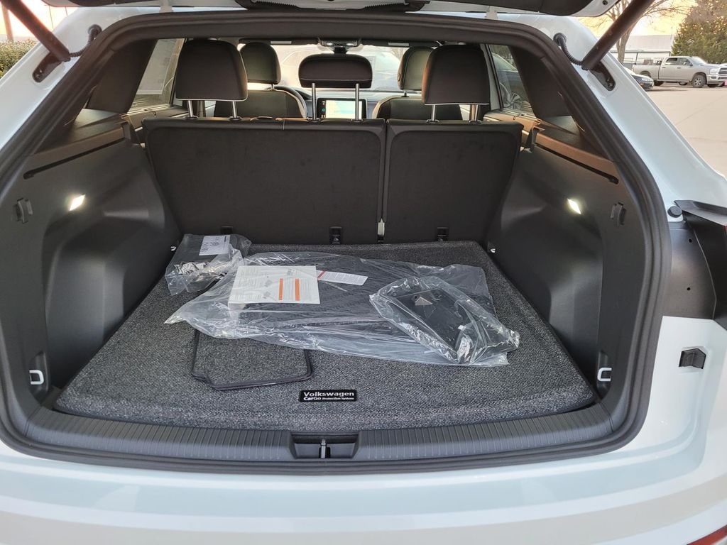 New 2026 Volkswagen Atlas Cross Sport 2.0T SEL Premium R-Line SUV