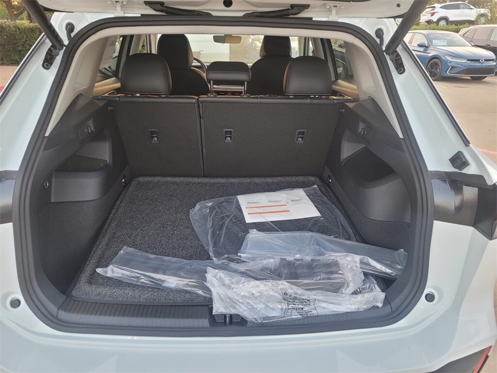 2025 Volkswagen Tiguan SE photo 4