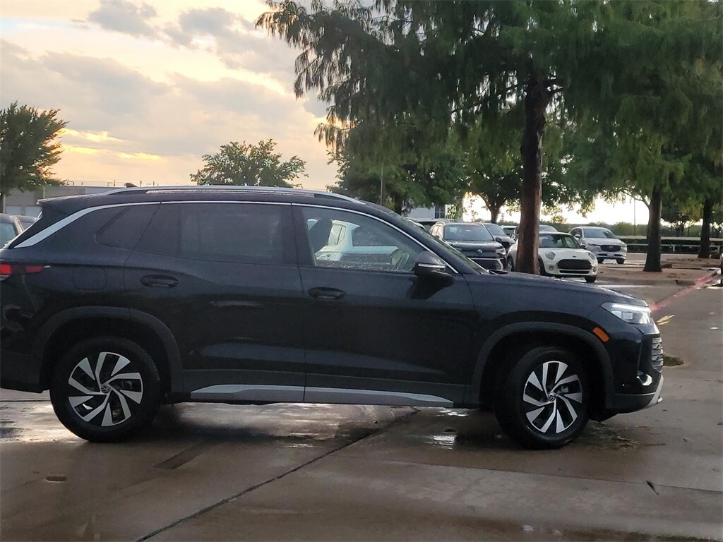 2025 Volkswagen Tiguan S photo 2