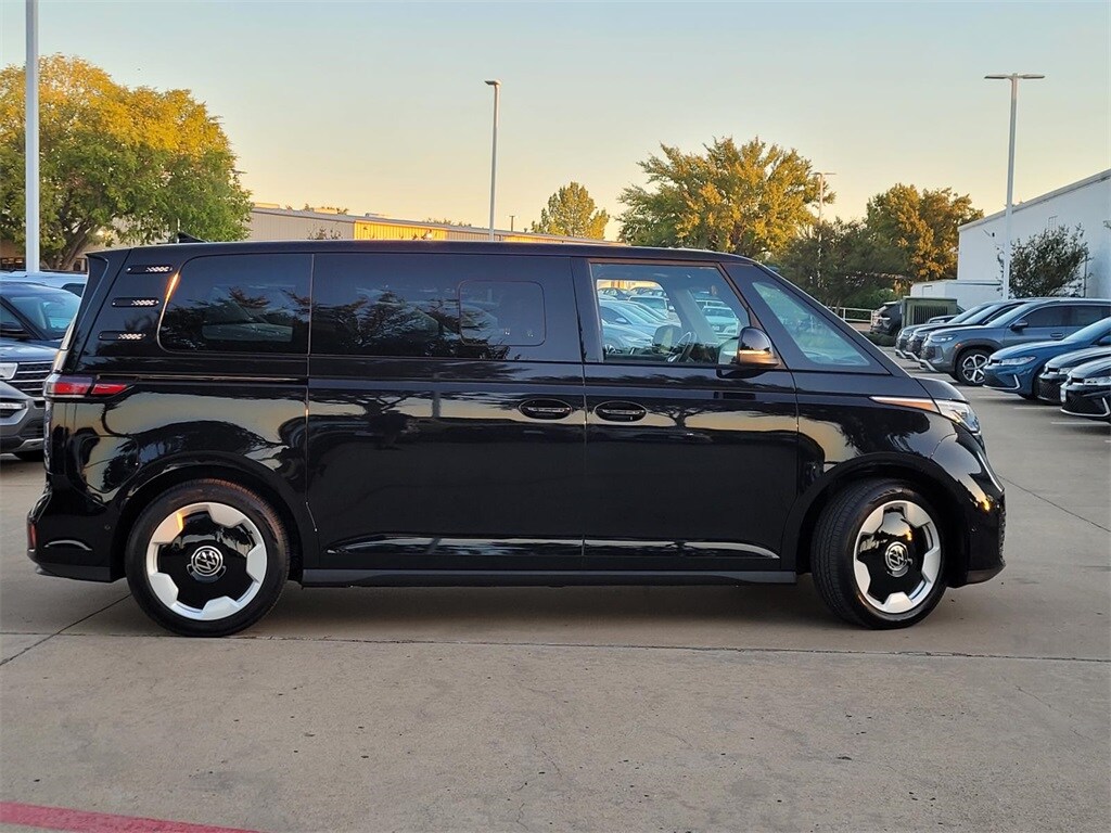 2025 Volkswagen ID. Buzz Pro S photo 2