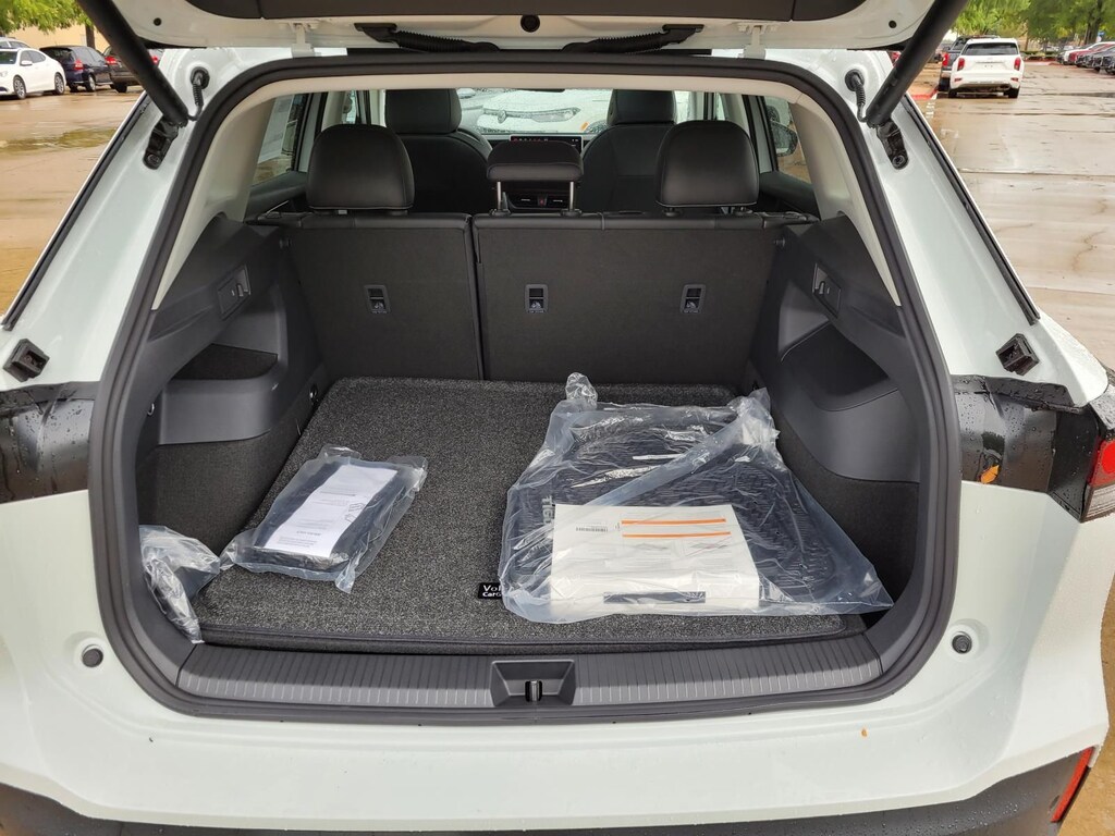 New 2026 Volkswagen Tiguan SE SUV