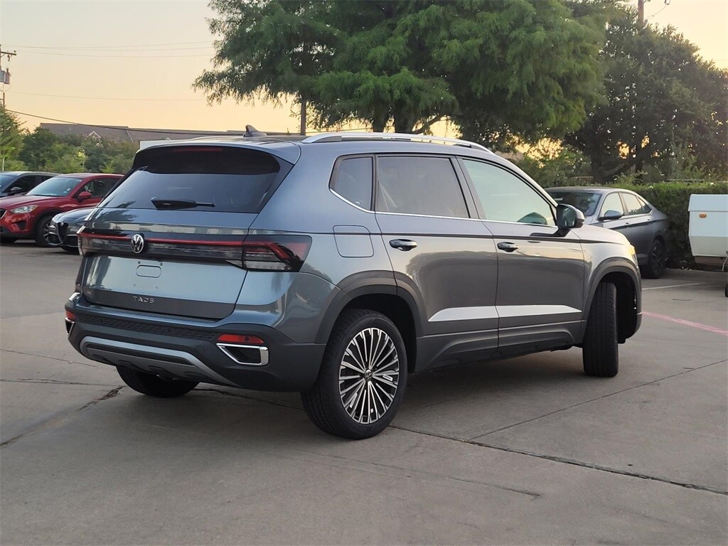 2025 Volkswagen Taos SE photo 2