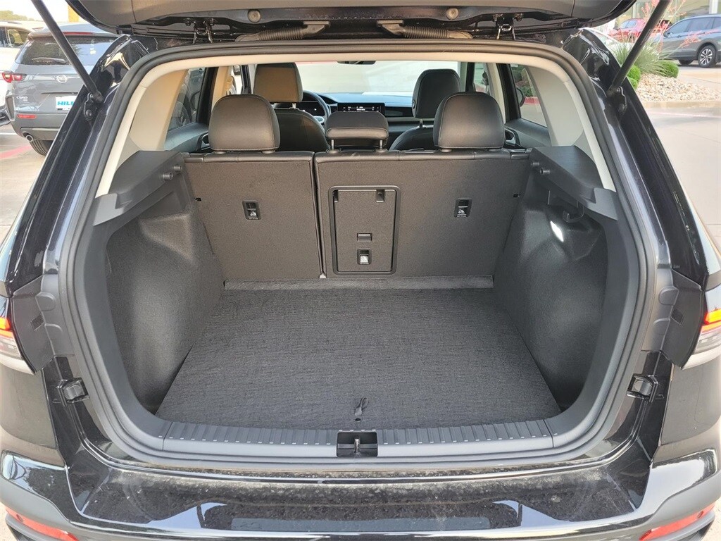 2025 Volkswagen Taos SE photo 4