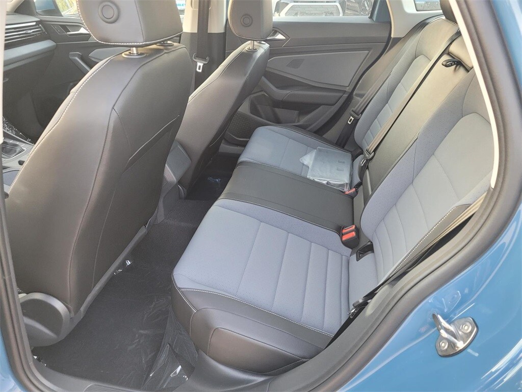 2025 Volkswagen Jetta 1.5T SE photo 3