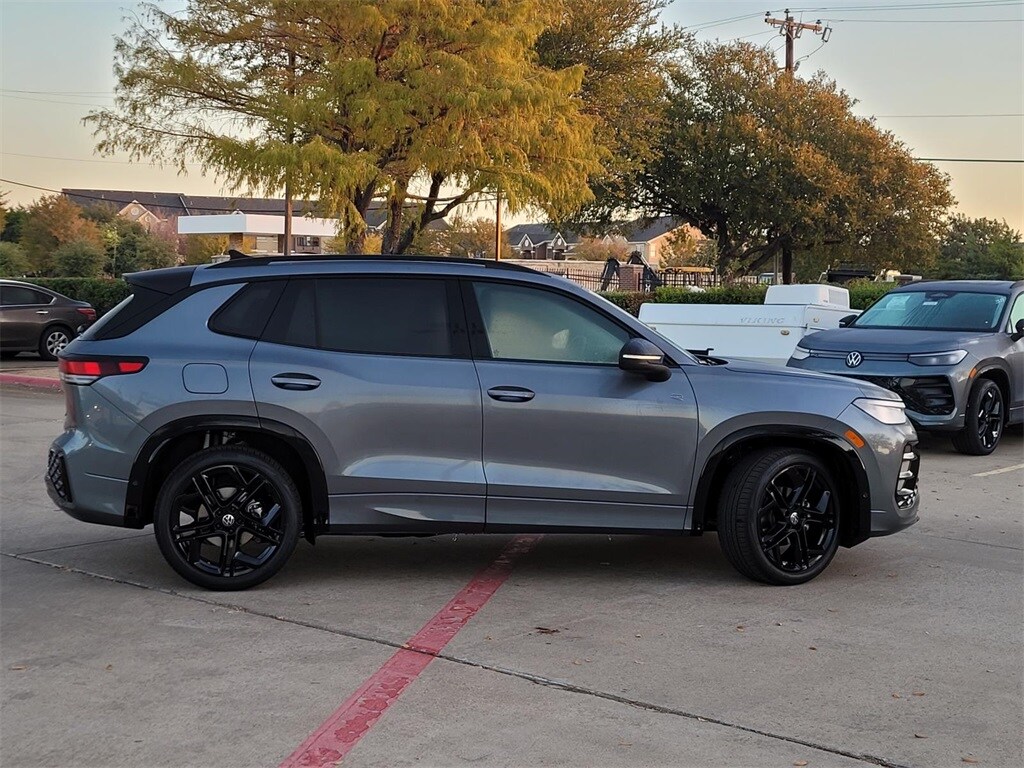 New 2026 Volkswagen Tiguan 2.0T SE R-Line Black SUV
