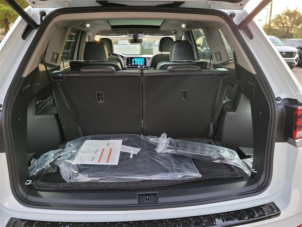 New 2026 Volkswagen Atlas 2.0T SEL Premium R-Line SUV