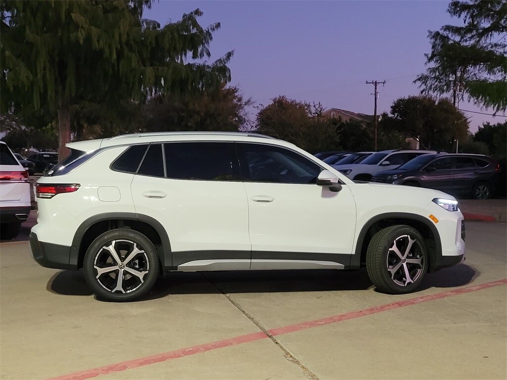 New 2025 Volkswagen Tiguan 2.0T SE SUV