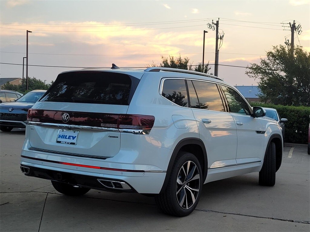 2026 Volkswagen Atlas SEL Premium R-Line photo 2