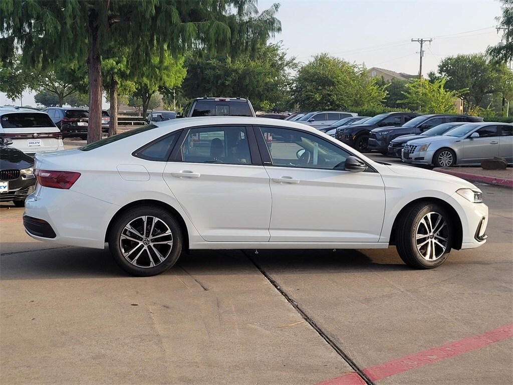 2025 Volkswagen Jetta 1.5T Sport photo 2