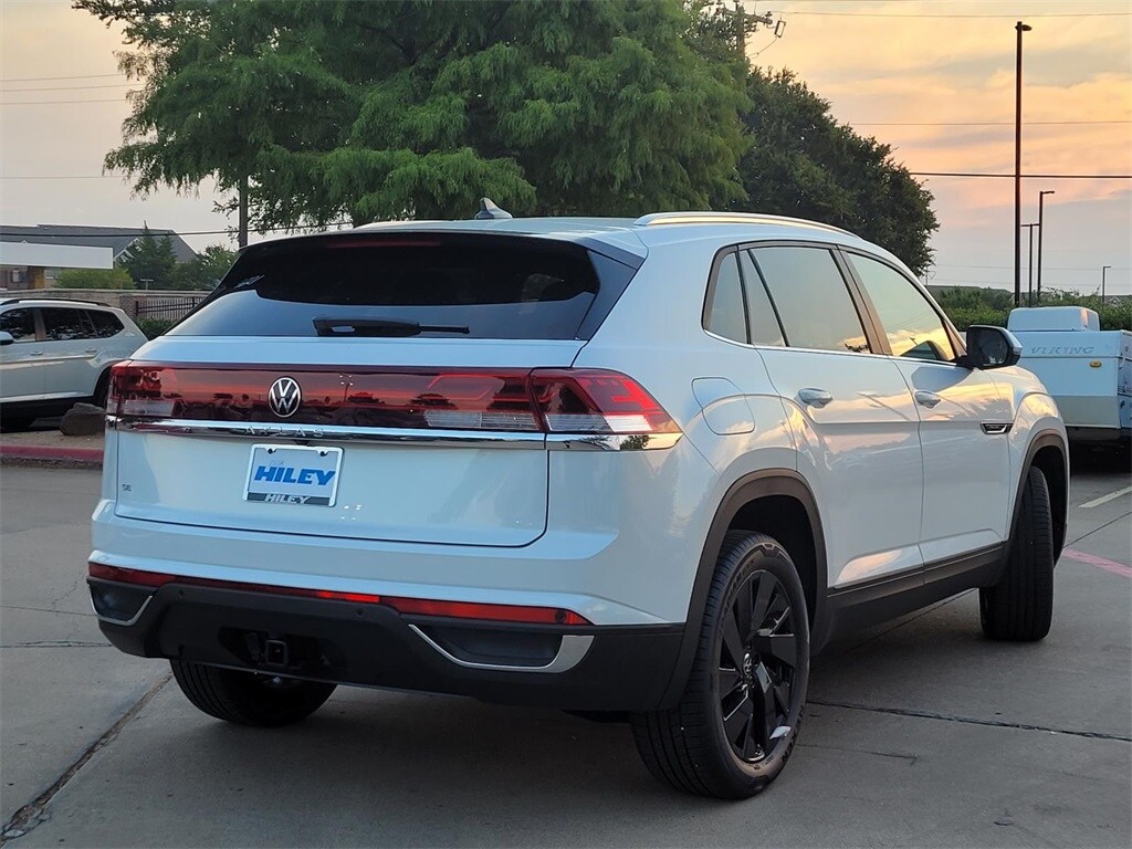 2026 Volkswagen Atlas Cross Sport SE Technology photo 3