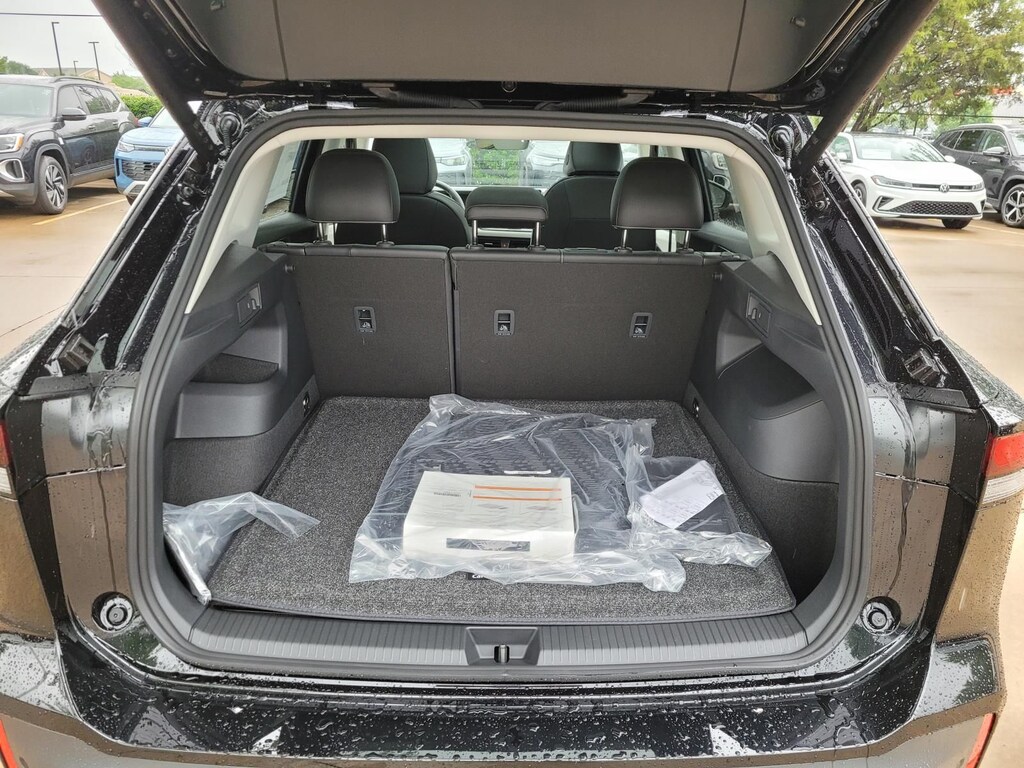 New 2026 Volkswagen Tiguan 2.0T SE SUV